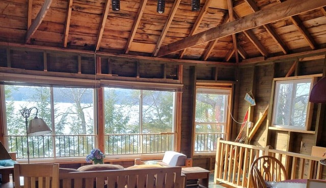 Lakeside Cottage On Long Lake
