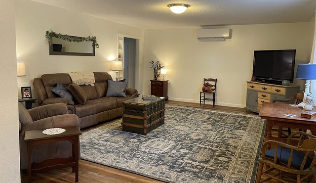 Cozy and warm home in the heart of the Katahdin region. Close to trails!