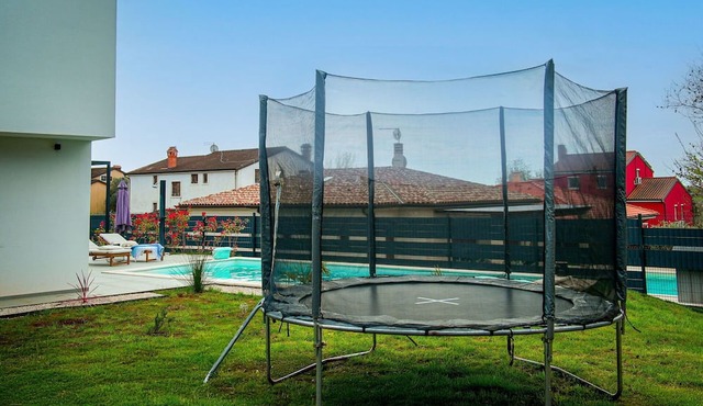 Beautiful private villa for 6 people with WIFI, private pool, A/C, TV and terrace
